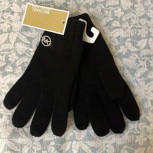 Black Micheal Kors knit gloves